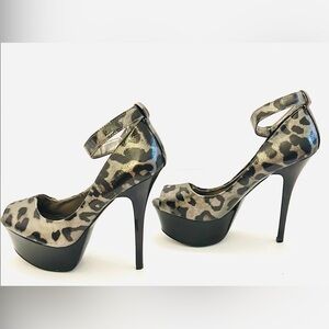Bakers Black and Gray Leopard Print Stiletto Heels Size 7 1/2
